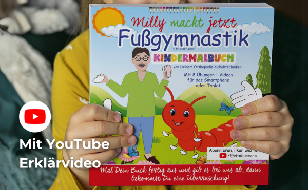 Ein Kind hält das Malbuch Milly macht jetzt Fußgymnastik vor sich